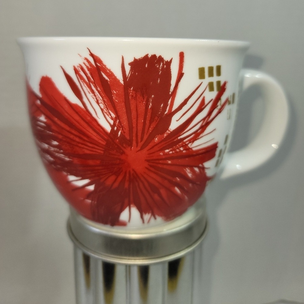 2014 Starbucks Coffee Mug Cup 14 Oz Red Gold Ceramic Poinsettia Floral Christmas